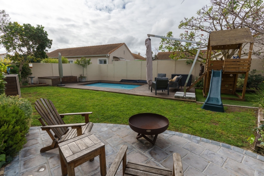 4 Bedroom Property for Sale in Sunningdale Western Cape